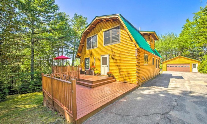 Gouldsboro Casa | Spacious Down East Cabin with Deck and Views!