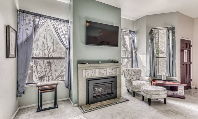 Downtown Casa | Spacious Downtown Fresno Townhome: Walk to UCSF