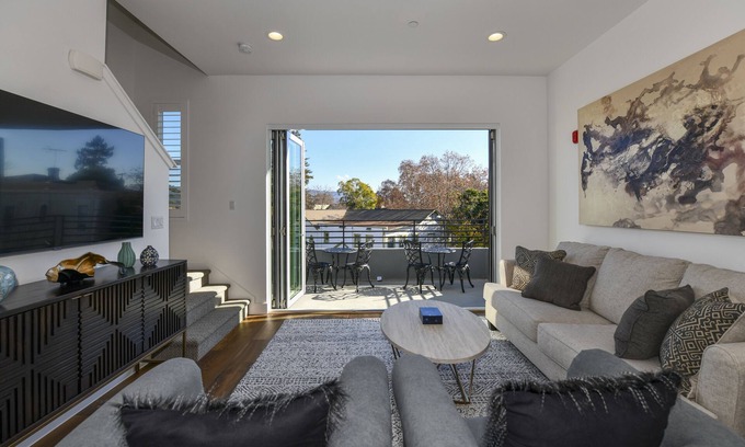Downtown Napa Condominio | Spacious Downtown Getaway - brand new perfectly located home steps to everything
