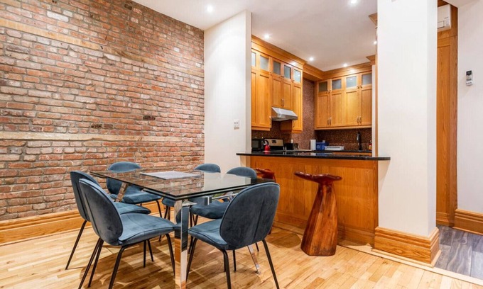 Downtown Montreal Apartamento | Spacious Downtown Montreal Apt-4BR/2BA, Free Wifi