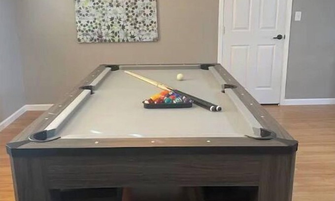 Redmond Casa | Spacious downtown pad - billiards/ping pong/sauna