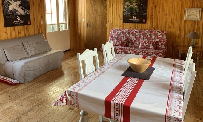 Arreau Casa | Spacious duplex apartment, balcony with mountain views and private garage