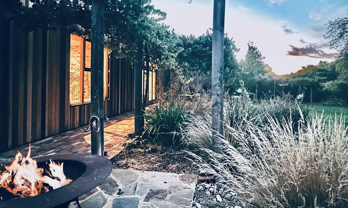 Yapeen Casa | Spacious Eco Home Among Native Gardens – Peaceful Family Retreat