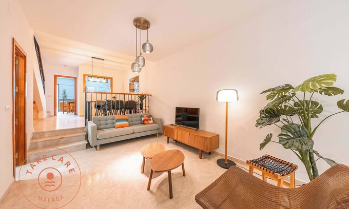 Rincon de la Victoria Chalet De Esquí | Spacious home with lovely garden - TakeCareMalaga