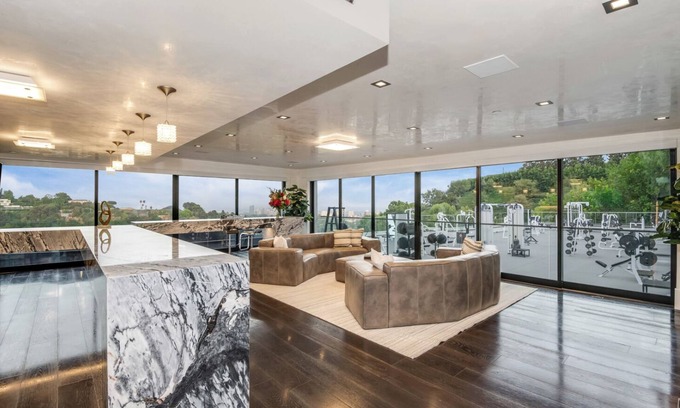 Bel Air Casa | Spacious estate in charming Los Angeles with WiFi, AC, fitness room
