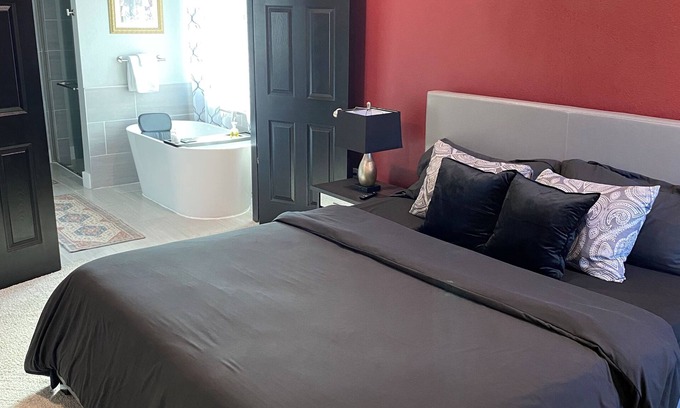 Fort Worth Casa | Spacious Estate near Downtown Fort Worth Entertainment, Medical Districts, TCU