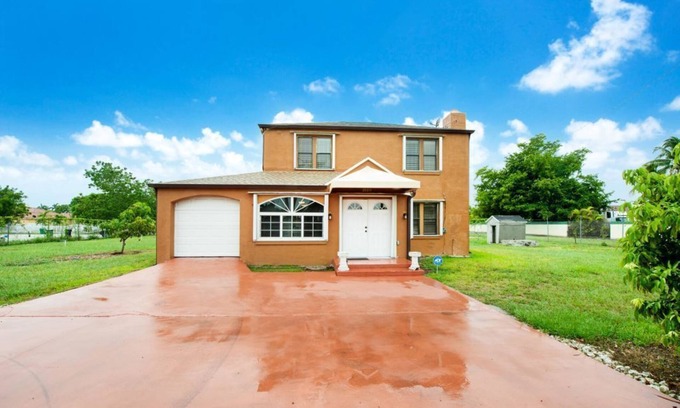 Princeton Casa | Spacious & Expansive Miami Home With Free Parking
