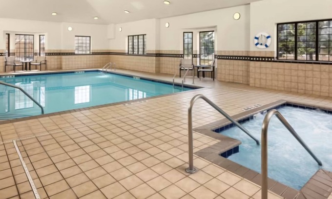 West Bloomington Casa | Spacious Extended Stay in Bloomington – Great for Families, Business & Shopping