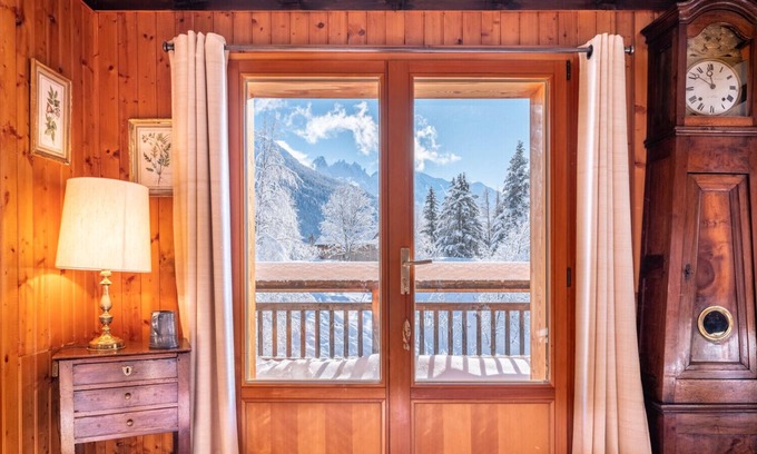 Montroc Chalet De Esquí | Spacious family chalet with balcony and garden