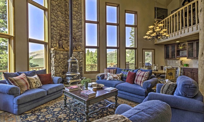 Valley of the Sun Cabina | Spacious Fairplay Retreat w/ Hot Tub & Fire Pit!