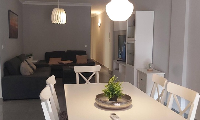 El Ejido Apartamento | Amplio Apartamento Familiar en Málaga, cerca del centro histórico