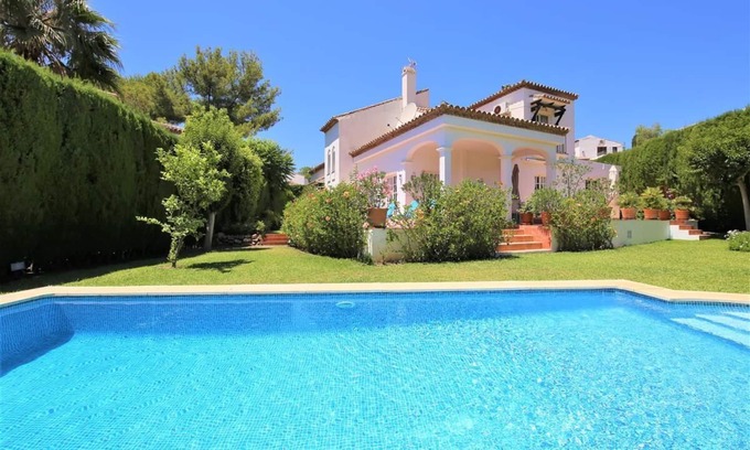 Marbella Villa | Amplia villa familiar en comunidad exclusiva, Zona residencial cerca de la playa y de Marbella