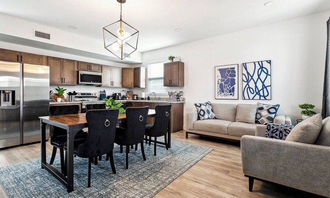 Florida Area Apartamento | Spacious Family-Friendly 5BR Modern Retreat Near French Quarter