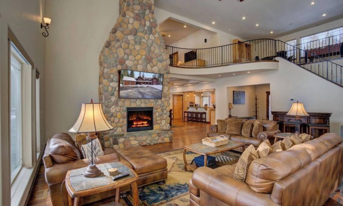 Priest River Casa | Spacious Family Home on Priest Lake Golf Course