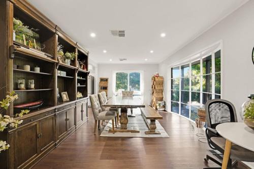 Wheelers Hill Casa | Spacious Family Home in the heart of Wheelers Hill