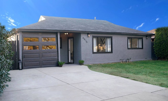 Winnetka Casa | Spacious Family Home In LA- 4 BR