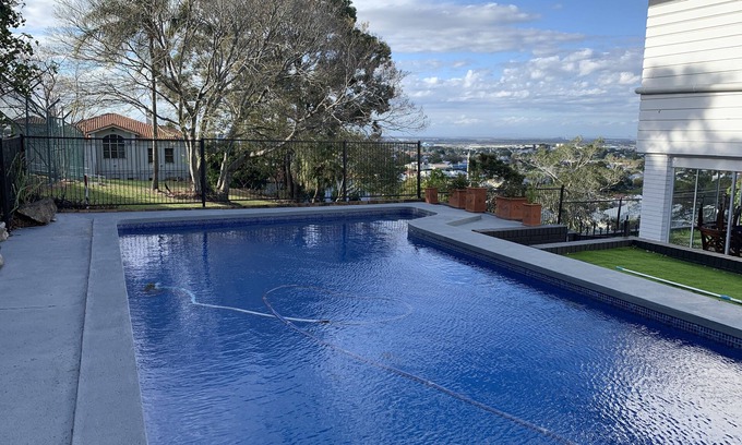 Ascot Casa | Spacious Family Home in Ascot