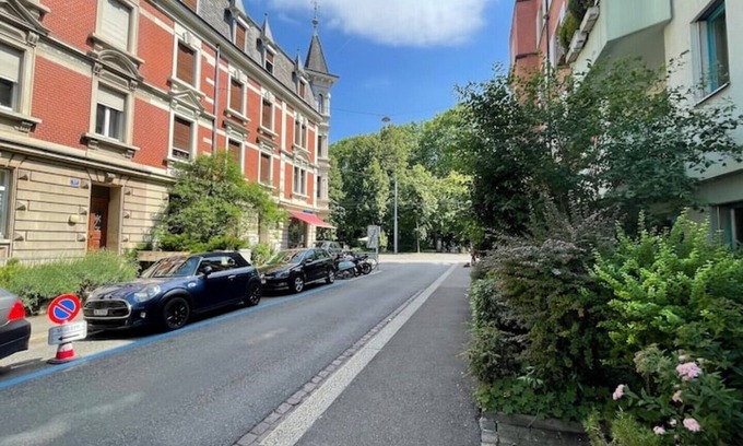 Breite Apartamento | Spacious family home & private garden, 150m to Rhine, 8min tram to city center.
