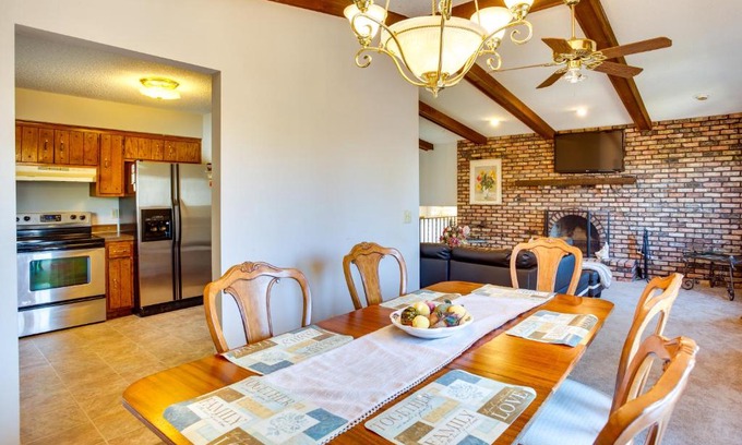 Brooklyn Park Casa | Spacious Family Home 11 Mi to Dtwn Minneapolis!