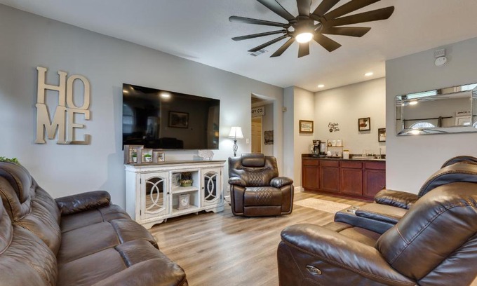 Encino Park Casa | Spacious Family Home with Patio in San Antonio!