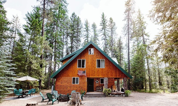 Priest River Cabina | Spacious Family Retreat Cabin w/ 3 Beds in Nature Oasis + Close to Lake