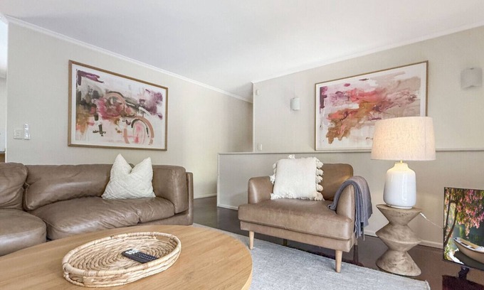 Kenmore Casa | Spacious Family Retreat with Pool/Pet friendly