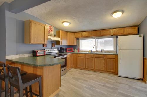 Spottswood Casa | Spacious Fancy Hill Home Hot Tub and Outdoor Spots!