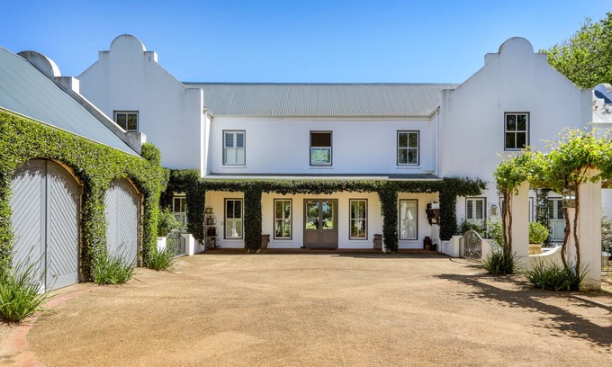 Alphen Otro | Spacious, farm-styled 5 bedroom Constantia home.Wine tasting&purchases available