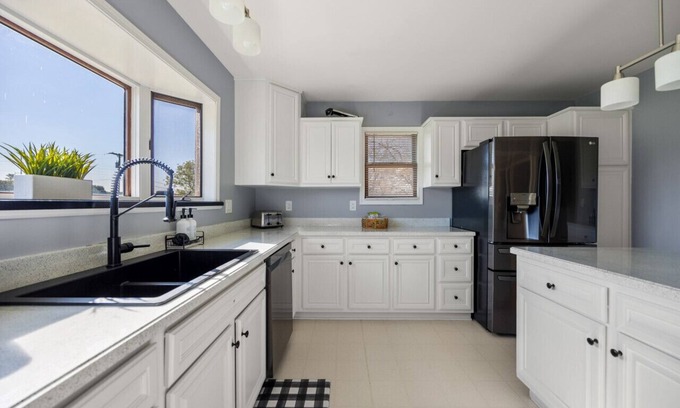 Casco Casa | Spacious Farmhouse with Hot Tub near Richmond MI