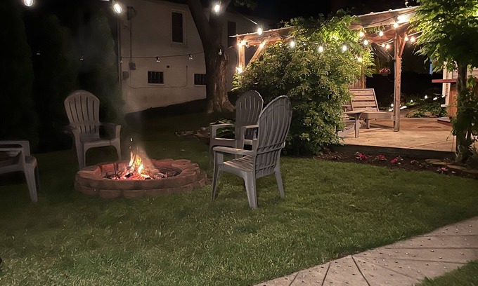 Lakeside Casa | Spacious first-floor cottage nestled between Lakeside and Marblehead!