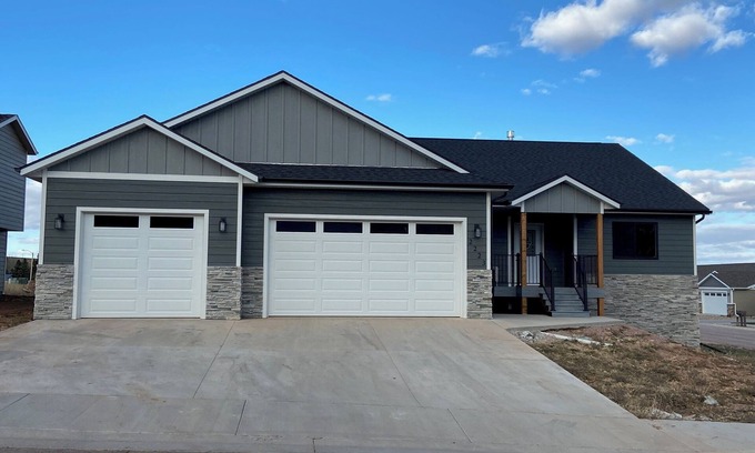 Sturgis Casa | Spacious five bedroom , 3 bathroom home . 1 mile from downtown Sturgis.
