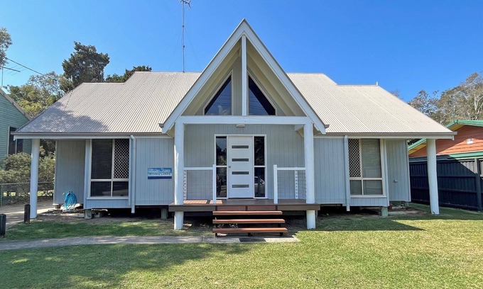 Amity Point Casa | Spacious Flinders Home With Beautiful Bush Outlook