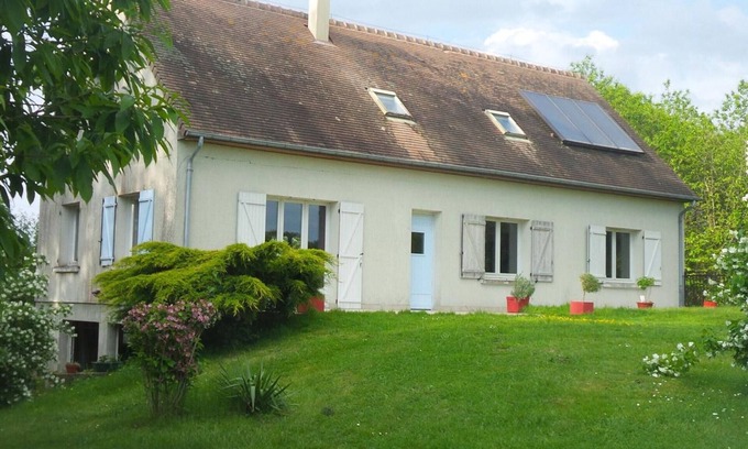 Saint-Jean-de-la-Motte Cabaña | Alquiler vacacional: Casa contemporánea con chimenea, sala de juegos, tenis y capacidad para 15 huéspedes