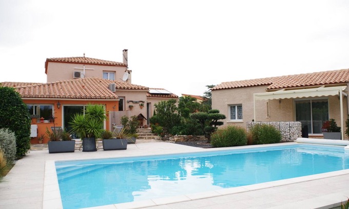 Villelongue-dels-Monts Casa | Spacious gîte in the garden of a villa with swimming pool rated 4 stars