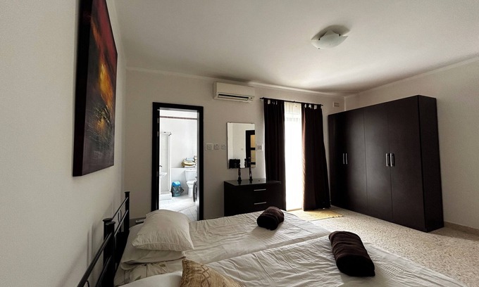 Zebbug Apartamento | Spacious, Fully Airconditioned Apartment x 4 double Bedrooms