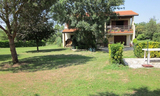 Nailloux Villa | Amplia villa amueblada con tenis y piscina privada.
