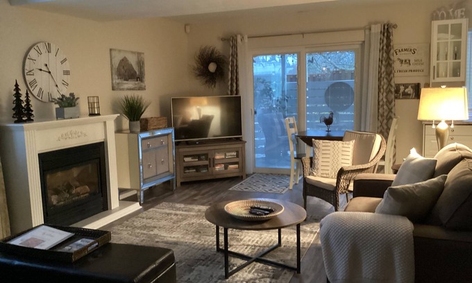 Comox Apartamento | Spacious garden suite in beautiful Comox.