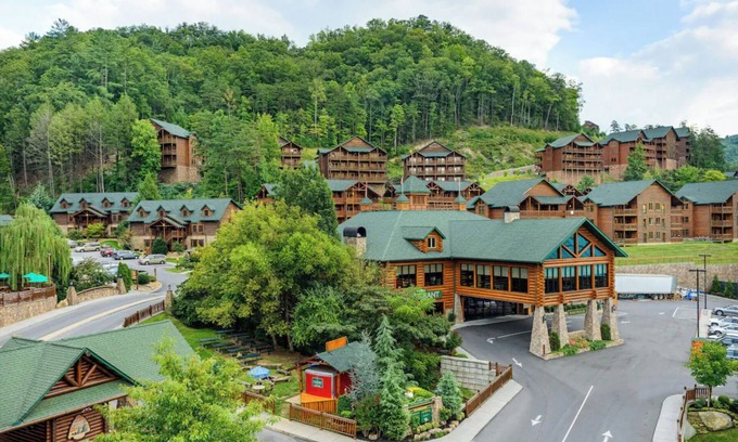 Gatlinburg Complejo | Spacious Gatlinburg Retreat: Family-Friendly, Resort Amenities, Mountain Views