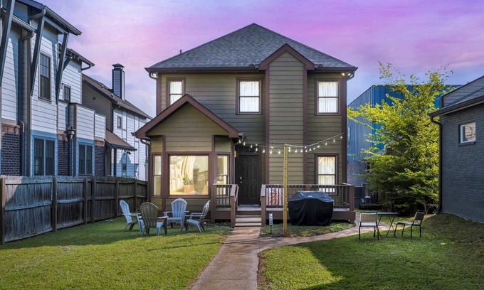 Salemtown Casa | Spacious Germantown Home for Groups