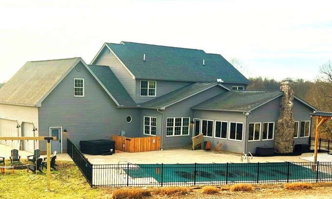 Logan Otro | Spacious Getaway for 22 w/ Pool, Hot Tub & Huge Game Room – Perfect for Groups!