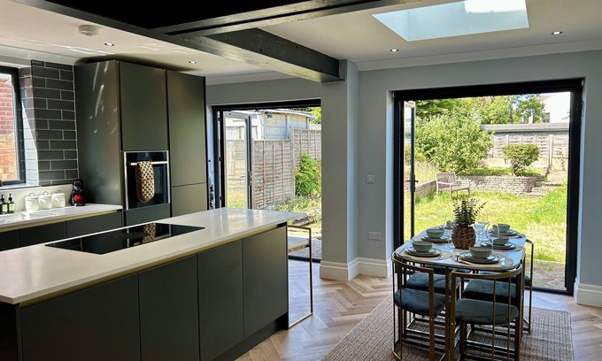 Norwich Casa | Spacious Getaway for 6 | Private Home + Parking