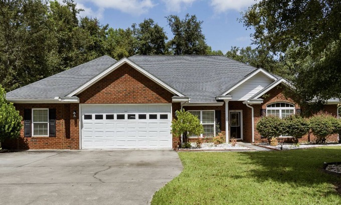 Walthourville Casa | Spacious Getaway | King Beds | Pool Table|