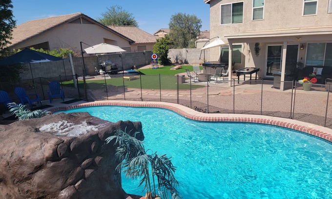 Arroyo Springs Casa | Spacious Glendale Home! Pool/Hottub/Waterfall/Firepit/PutPut/BBQ/Huge Yard/Games