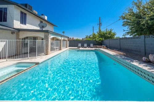 Peoria Ave Citizen's Group Casa | Spacious Glendale Home with Pool and Mountain Views!