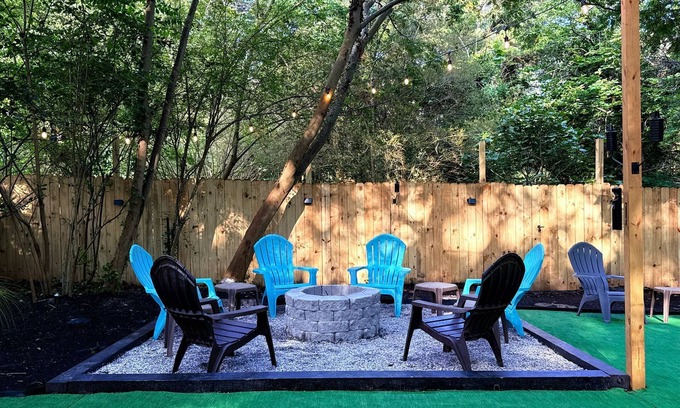 East Point Casa | Spacious Family-Friendly Atlanta Vacation Home, Backyard Near Downtown & Airport