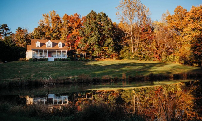 Ruckersville Casa | Spacious Group Stay-Pond Retreat, Fishing & Wineries Near Cville & SNP