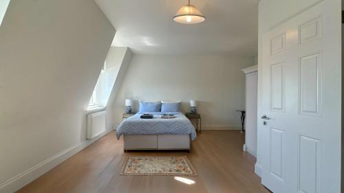 Swiss Cottage Apartamento | Spacious Guest Studio - En-Suite - Central - Calm View