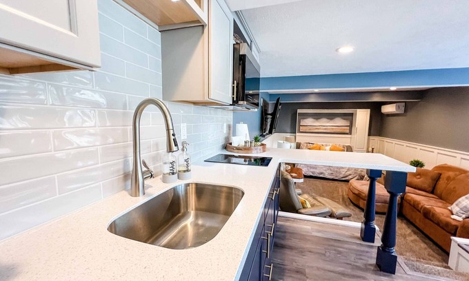 Erie Apartamento | Spacious guest suite with a view - 2 minutes from LECOM and the Mall!