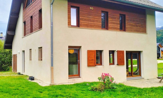 Correncon-en-Vercors Casa | Casa espaciosa en Corrençon con terraza y jardín, 4 habitaciones