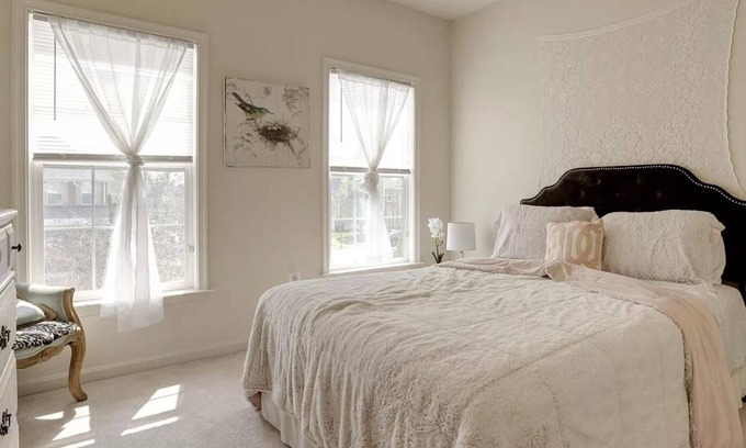 Lakeview Casa | Spacious haven for your vacation.